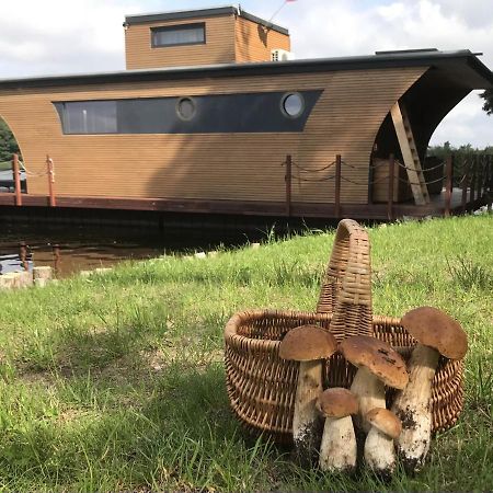 Отель Houseboat Slesin Экстерьер фото