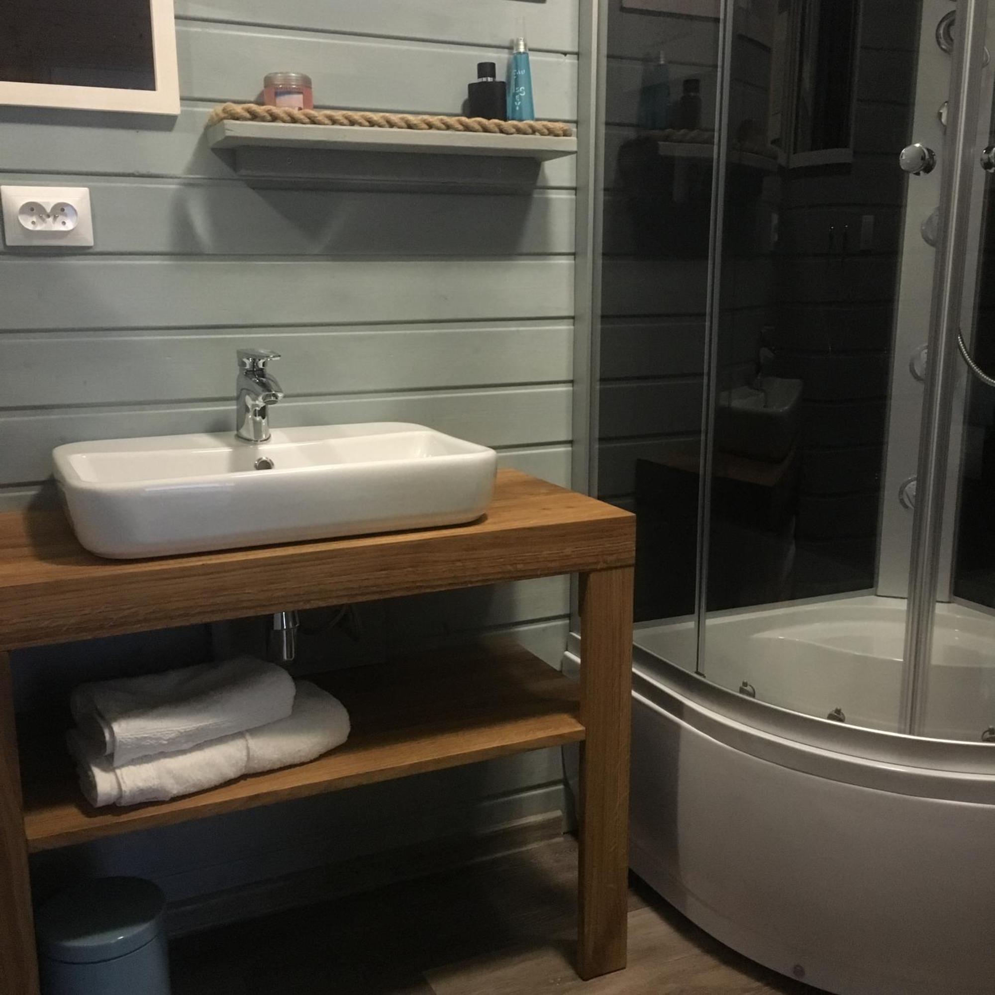 Отель Houseboat Slesin Экстерьер фото